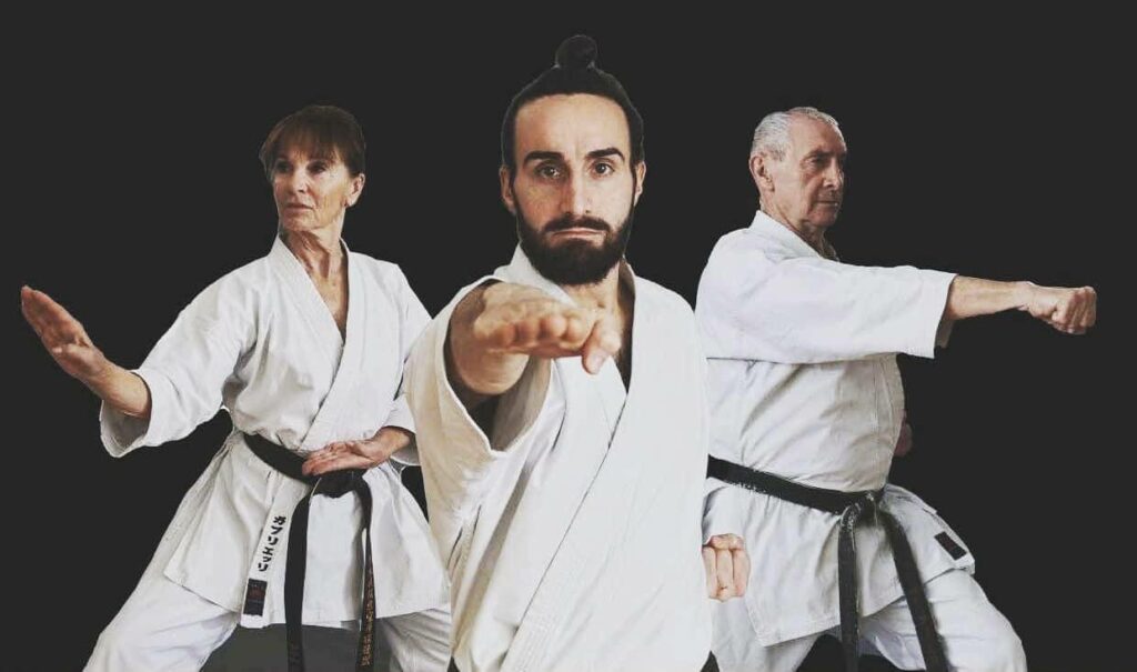 I Maestri e gli istruttori Nakayama durante la pratica del Karate